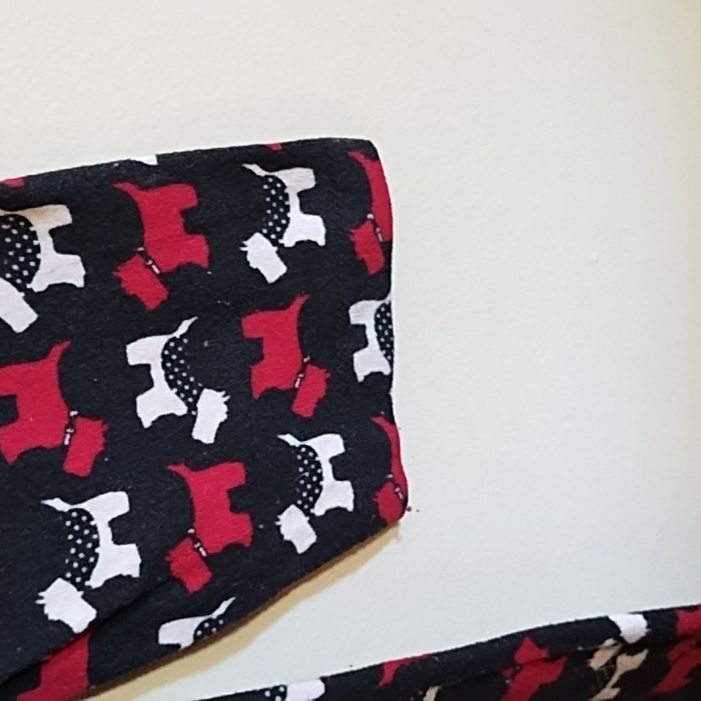 LOVELY SCOTTIE NIGHTOWN, SOFT FLANNEL, EYELET TRIM - Picture 5 of 7